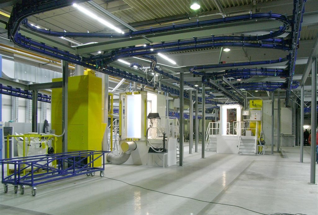 Pulverbeschichtungsanlage mit Fördertechnik